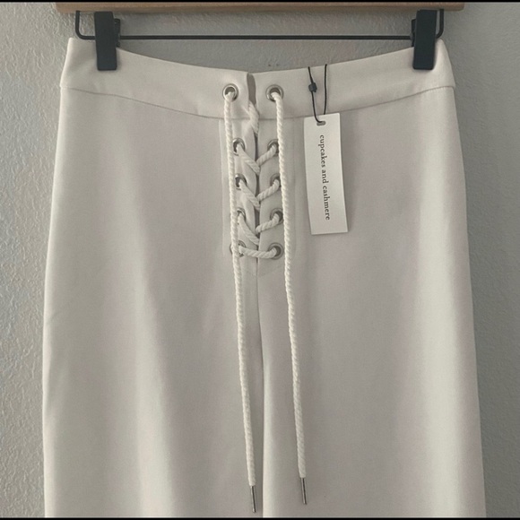 Cupcakes and Cashmere Esperante Tassel Lace Up Culotte Pant - Picture 4 of 4